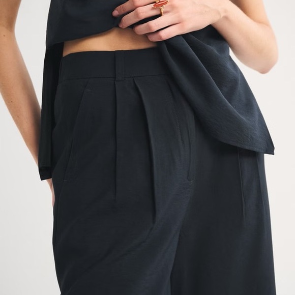 Abercrombie & Fitch Black Tailored Crepe Pants - Picture 2 of 4